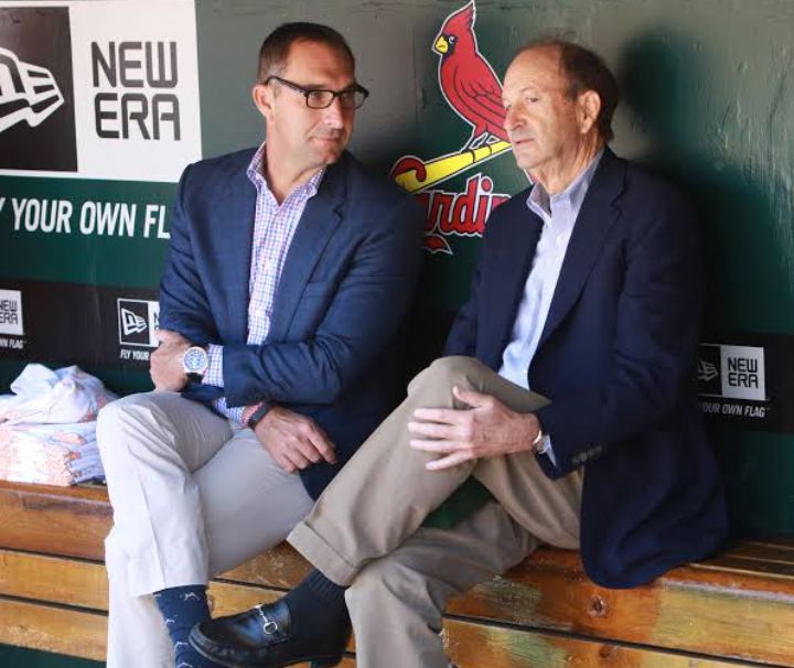 BREAKING: Veteran Pitcher Snubs Cardinals, Signs With Biggest Rival in Surprise Deal